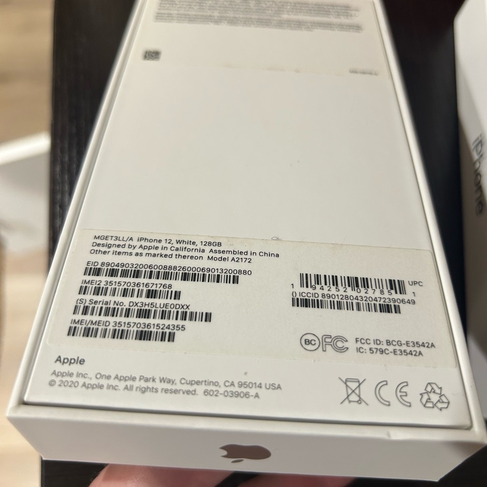 iPhone 12 box - Picture 3 of 4